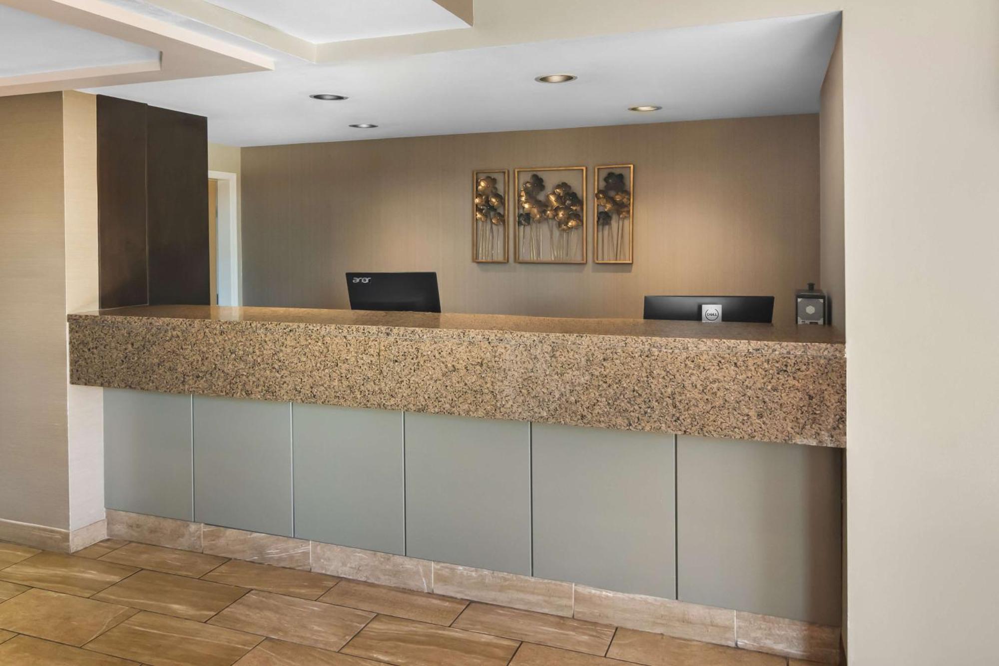 Best Western Plus Osoyoos Hotel & Suites Екстер'єр фото
