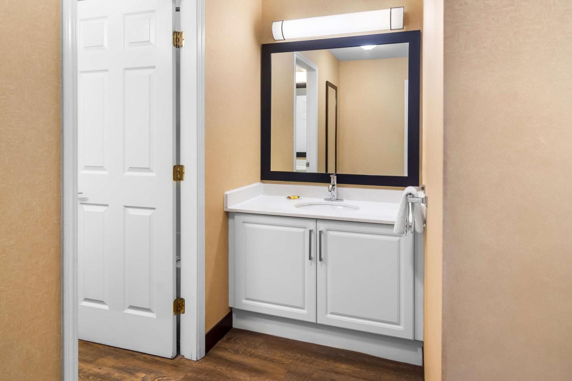 Best Western Plus Osoyoos Hotel & Suites Екстер'єр фото